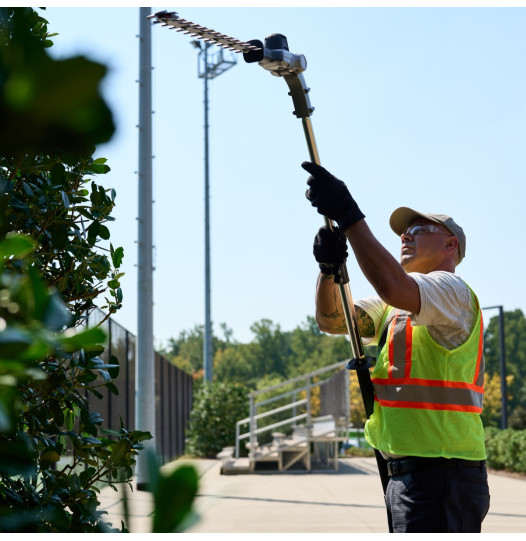 82V-Telescopic-Pole-Hedge-Trimmer-2301407AU-3-526x541